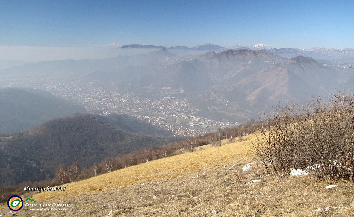 13 Il panorama verso la bassa Valle  Seriana....JPG